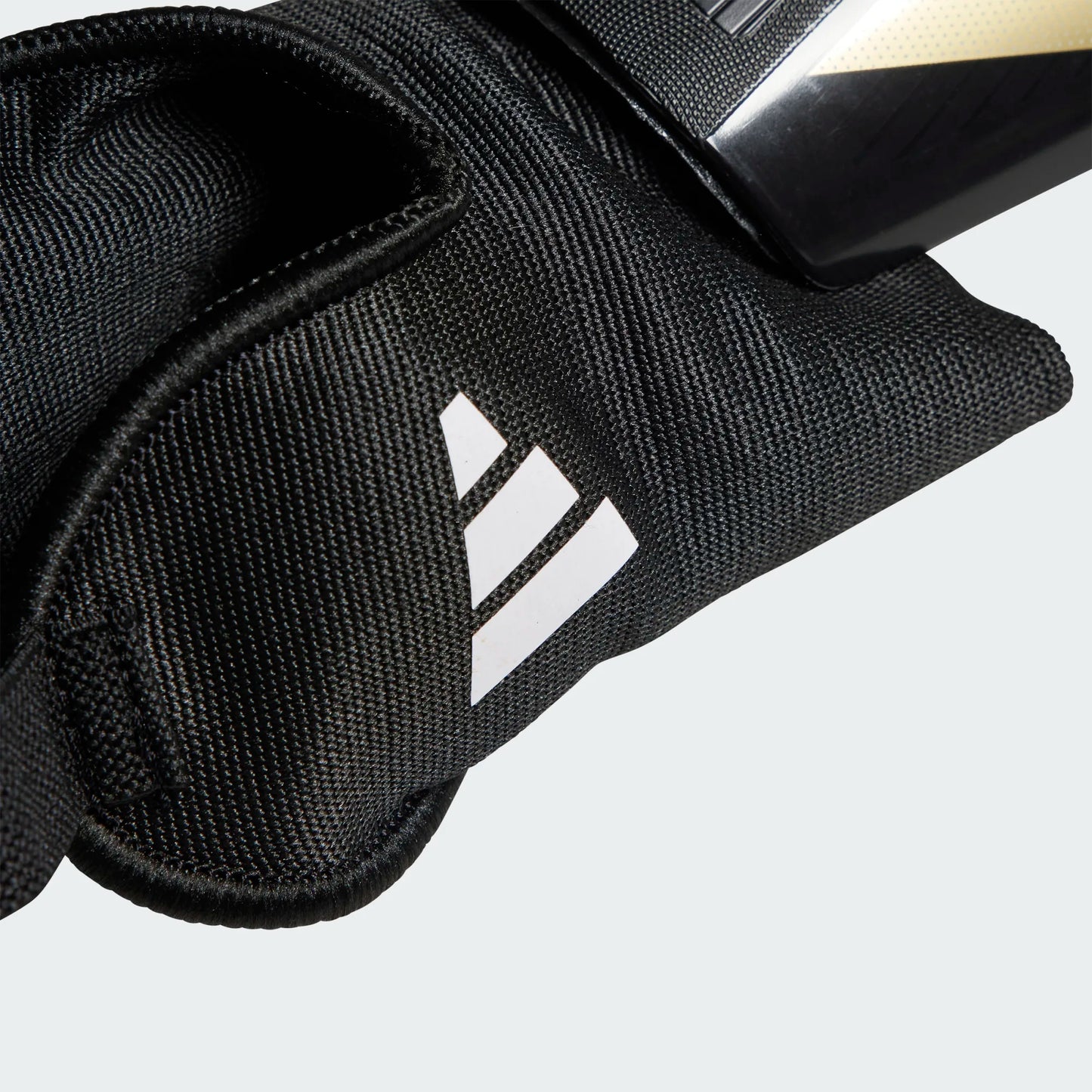 TIRO SG MTC Shinguard BLACK/GOLDMT/WHITE